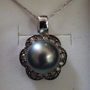 Tahitian pearl necklace